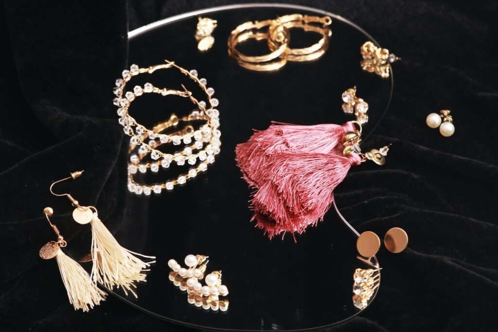 joyas para toda ocasión, a close-up of a necklace